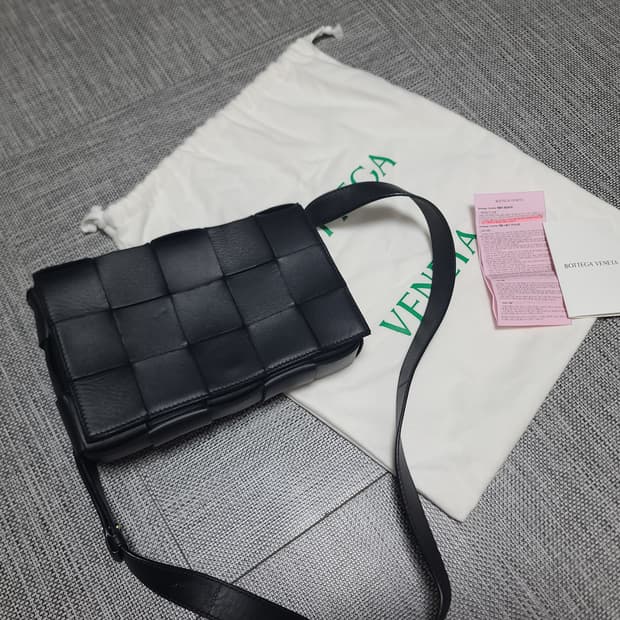 보테가베네타 카세트백 크로스백 블랙 램스킨 레더 스몰 카세트백