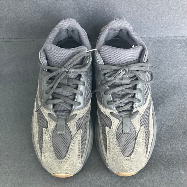 아디다스 이지부스트 700 유틸리티 블랙