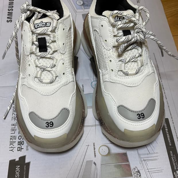 발렌시아가 트리플에스 클리어 화이트 39