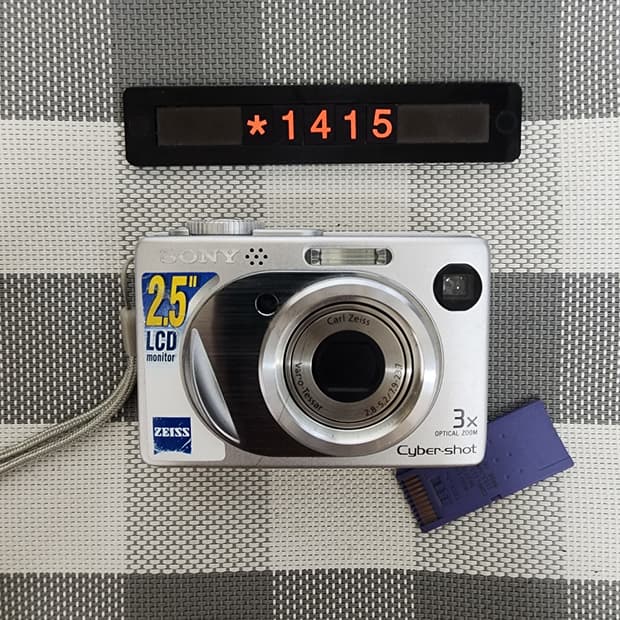 소니 사이버샷 DSC-W1 디지털카메라 실버바디