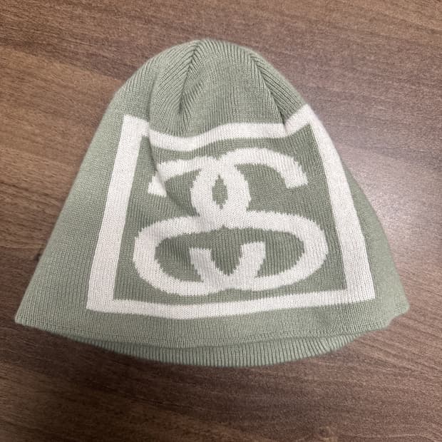 스투시 빅로고 박스 니트 비니