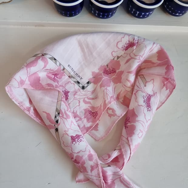 버버리 핑크 플라워 스카프 손수건