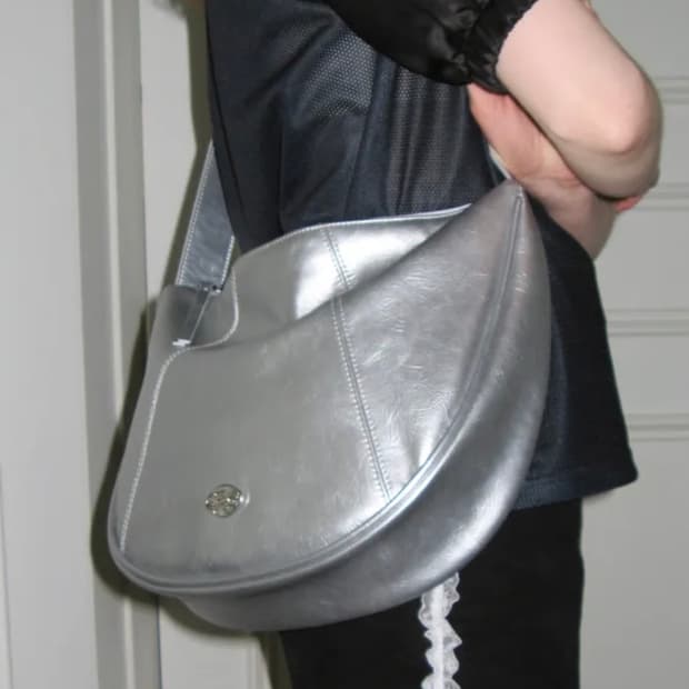 시눈 하프 레더문 백 실버