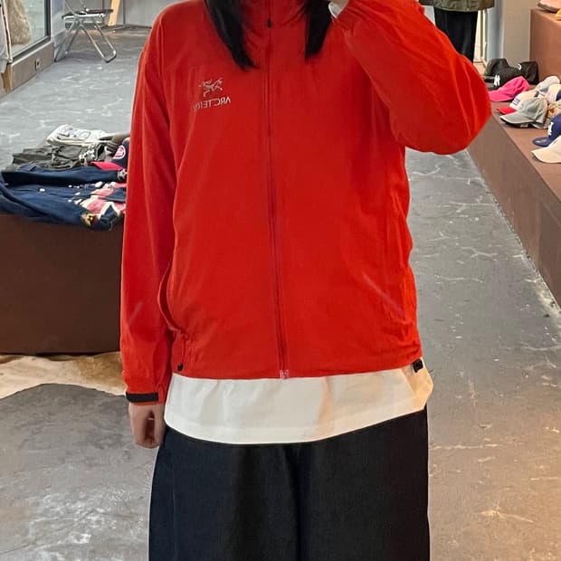 아크테릭스 오렌지 경량 나일론 바람막이 H2006