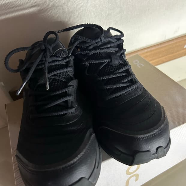온러닝 클라우드존 문 블랙 245