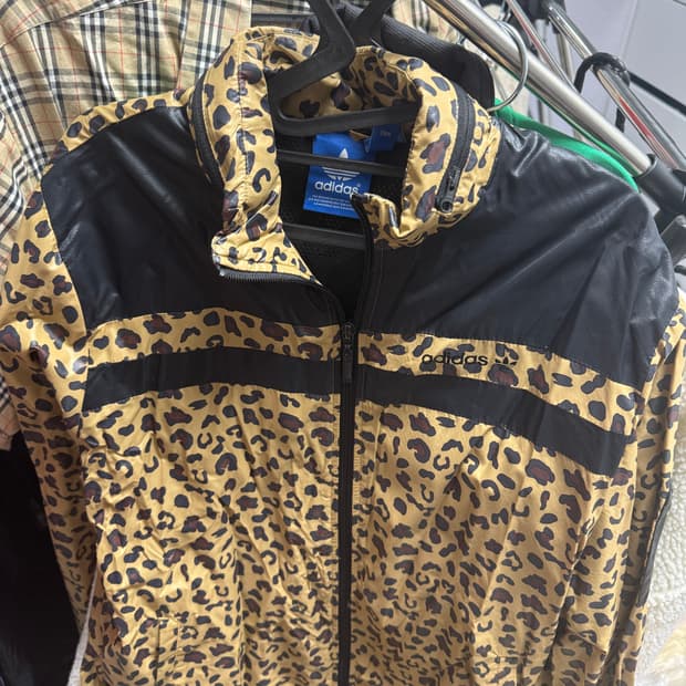 아디다스 레오파드 바람막이 
