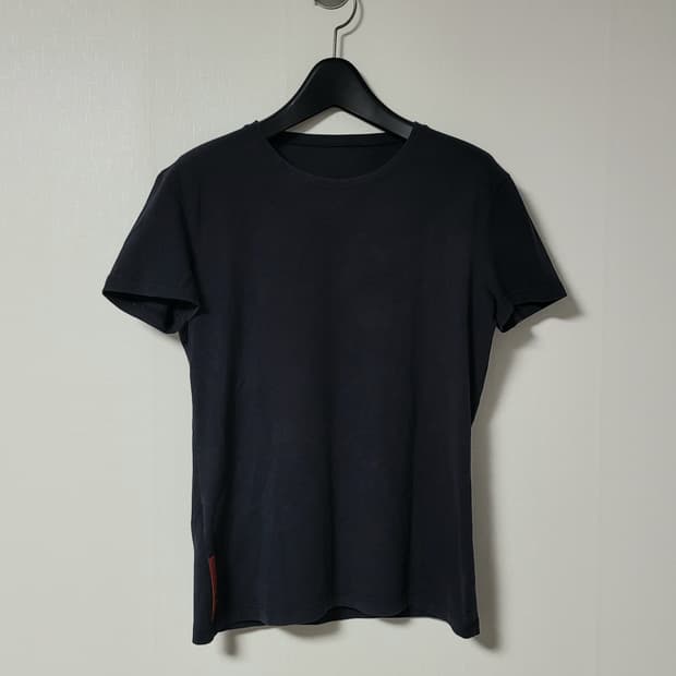 Prada sports back pocket crop t-shirts