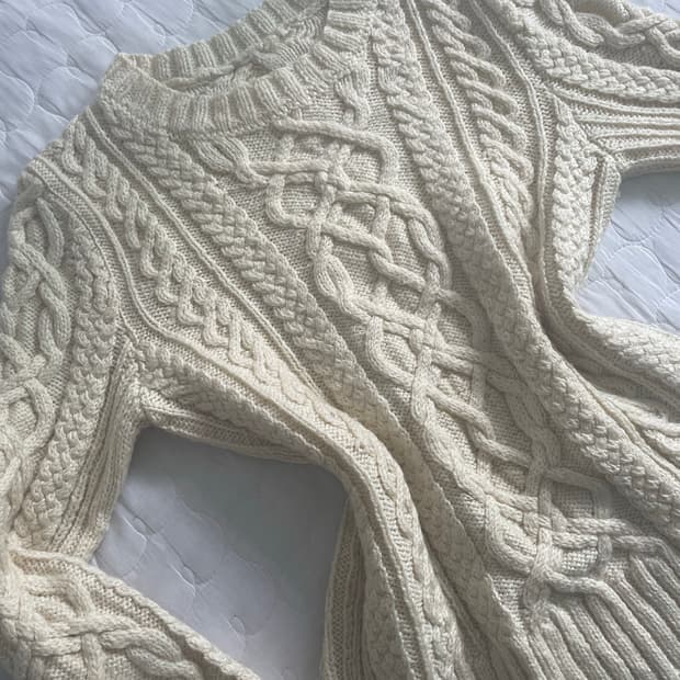 아이보리 꽈배기 니트