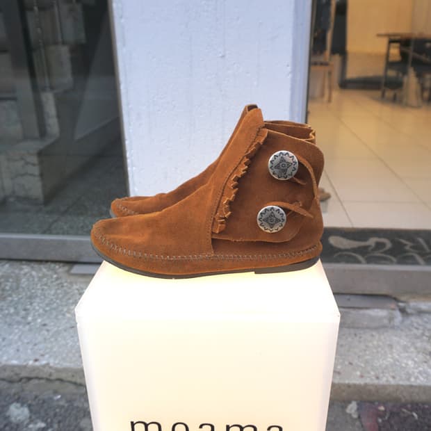 Minnetonka fringe suede boots 