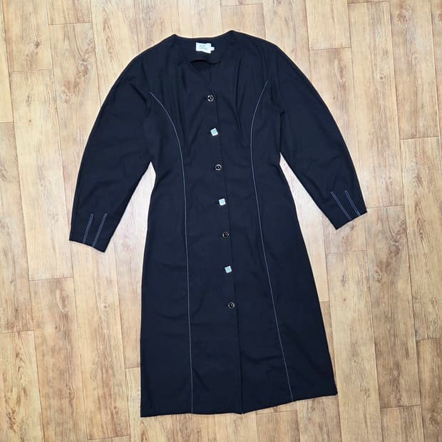 논로컬(NON LOCAL) V넥 노카라원피스 55-66