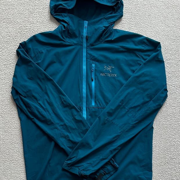 아크테릭스 경량 바람막이