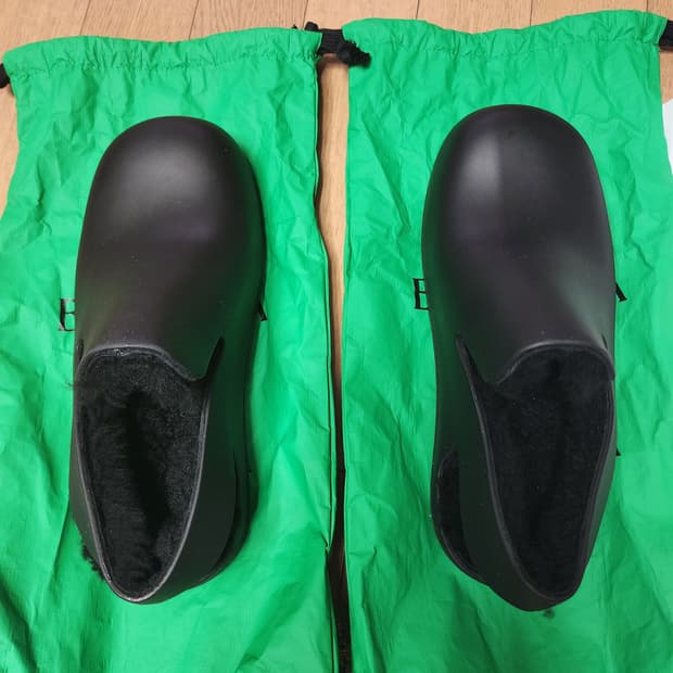 보테가베네타 퍼들플랫샌들 37