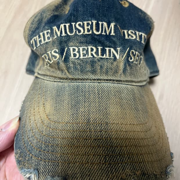 더뮤지엄비지터 워시드 데님 볼캡