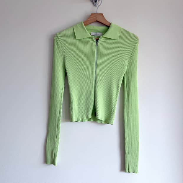 아모멘토(AMOMENTO) 크롭 골지 니트 집업