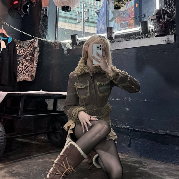 스윙잉서울 브라운 크롭 무스탕 자켓