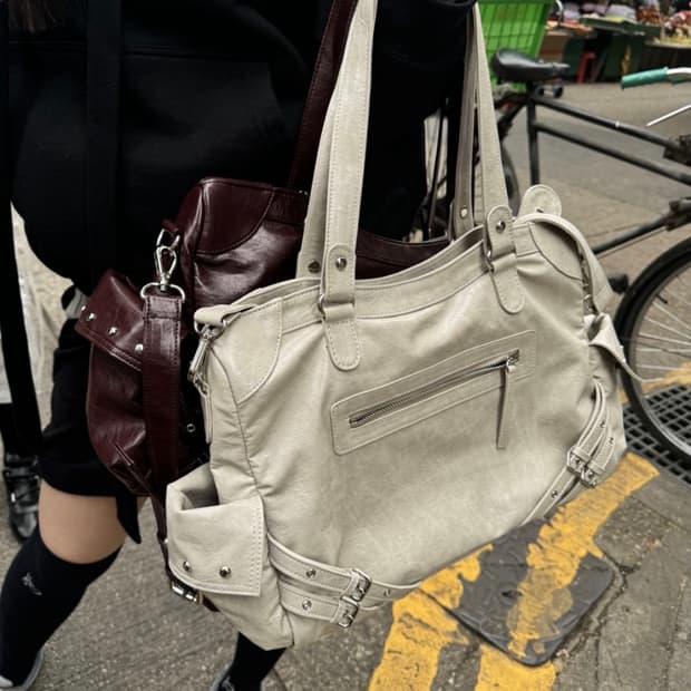 다이닛 스터드 백 애쉬 베이지 컬러