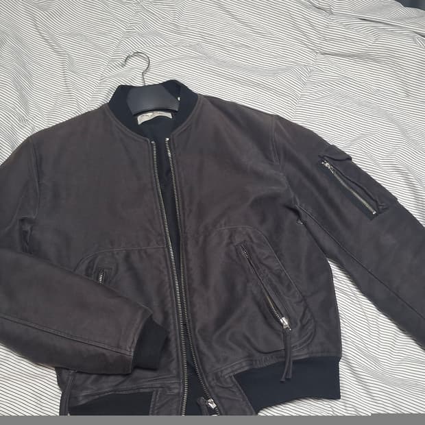 아워레가시 봄버