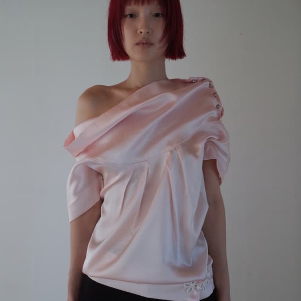하우스므세 SLIT LINE OFF-SHOULDER BLOUSE pink