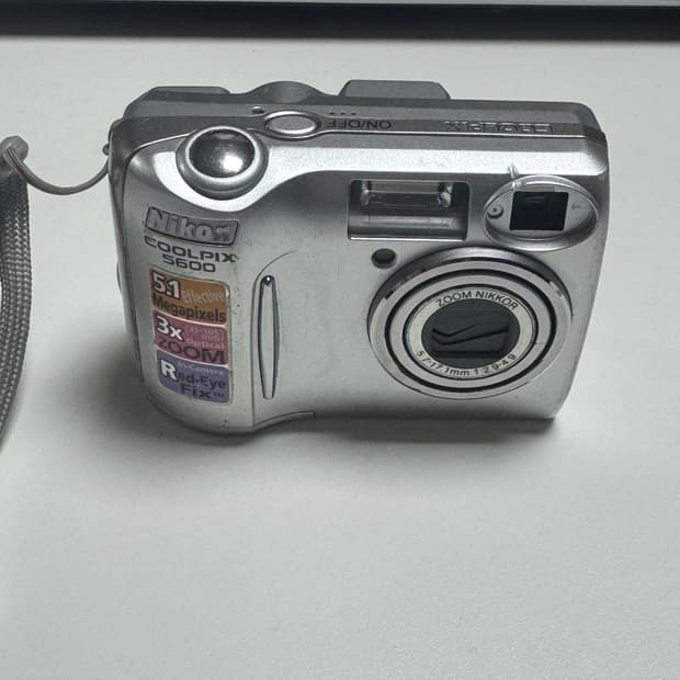 니콘 쿨픽스 5600