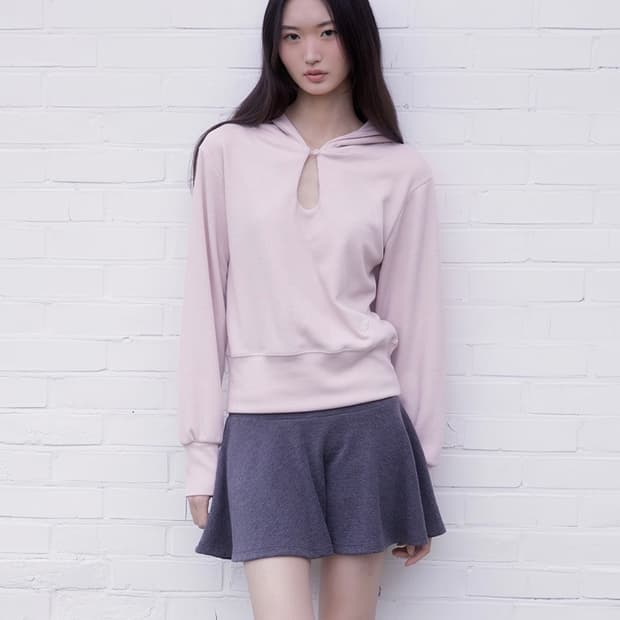 이너뮤지엄 Classic Cut-out Crop Hood Top