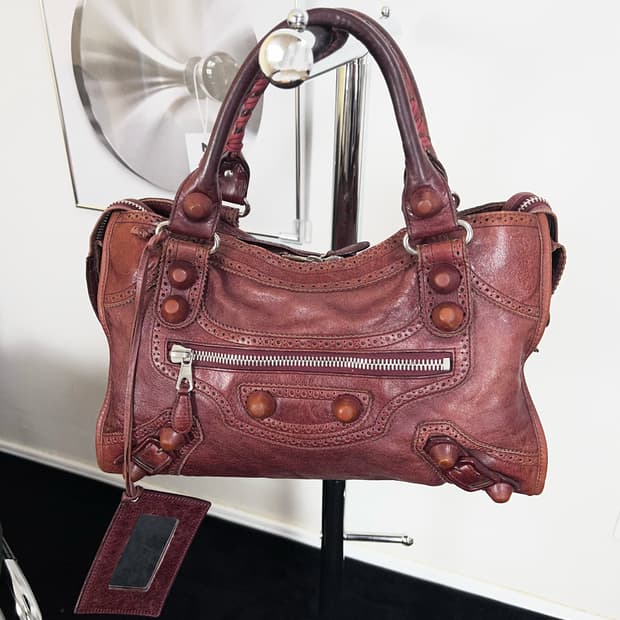 발렌시아가 자이언트 모터백