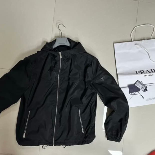 프라다 바람막이 블랙 58