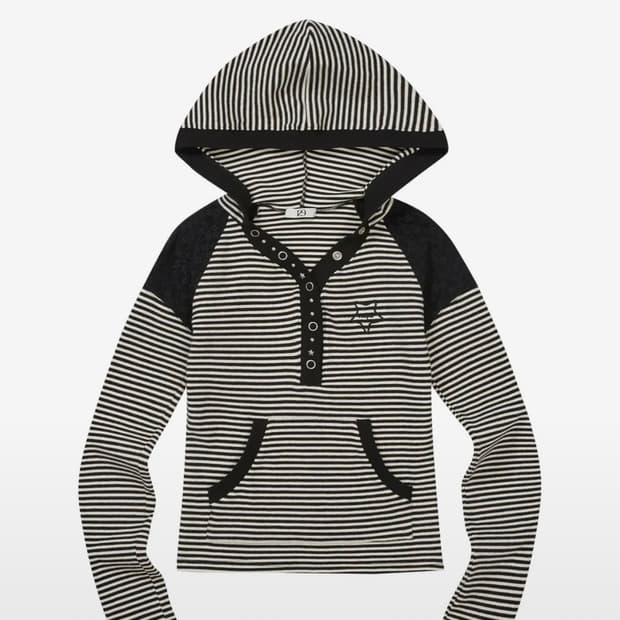 일리고 스트라이프 레이스 배색 후드 블랙 아이보리