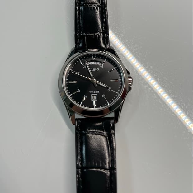 카시오 MTP-1370L-1AVDF 주우재 시계 검판