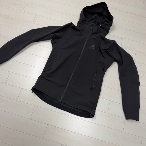 아크테릭스 감마 LT 후디 M 사이즈  크림 마지막 거래가가 50이고 이