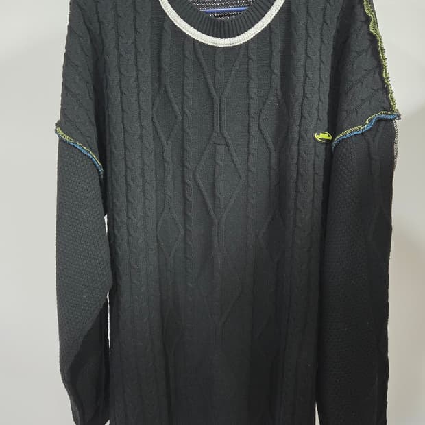 Tiny Spark블랙 케이블 니트 스웨터