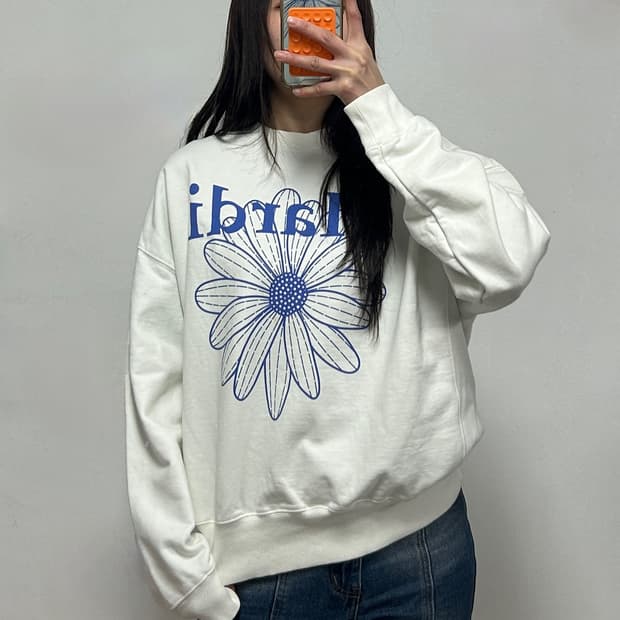 마르디 메크르디 플라워 화이트 맨투맨