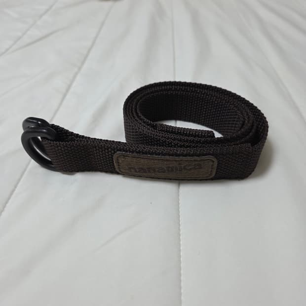 나나미카 테크 벨트 브라운 / 로고 패치 D링 웨이빙