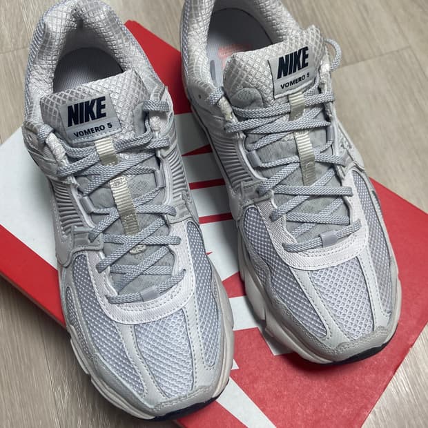 나이키 줌 보메로5 바스트그레이270