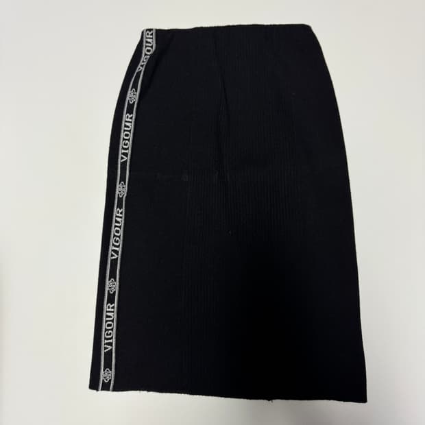 여성 에고이스트 트랙 레이온 니트 밴딩 스커트 블랙