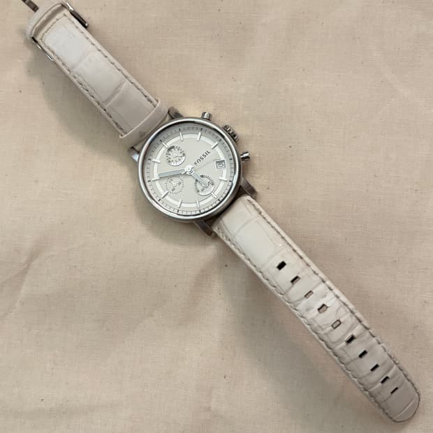 FOSSIL 화이트 레더 여성 크로노그래프 시계 (ES-2202)