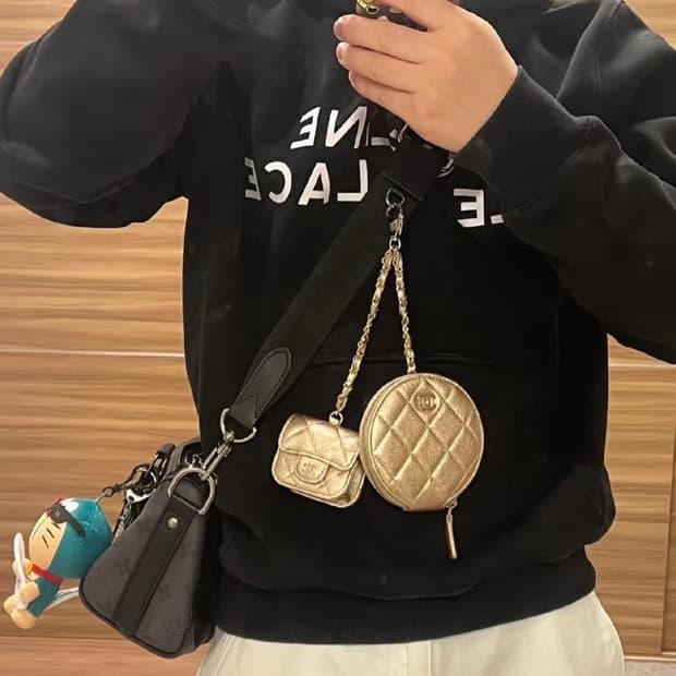 샤넬뷰티 금장 CC로고 에어팟 케이스 & 동전지갑 샤넬 참