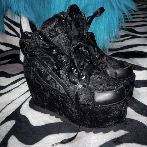 [Killstar]킬스타 벨벳 웨지통굽 부츠 블랙