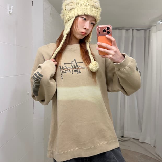 스투시 베이지 소매 프린팅 크루넥 맨투맨 스웻셔츠