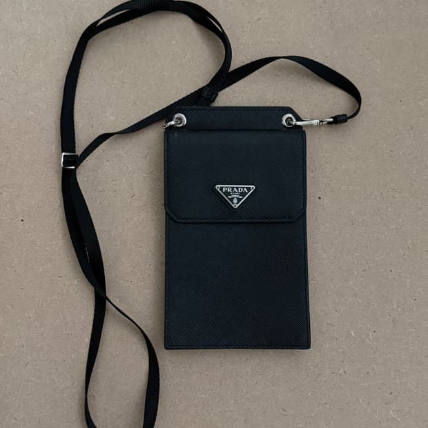 프라다 사피아노 가죽 폰 홀더 크로스백 
