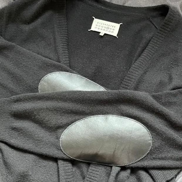 메종 마르지엘라 엘보우 패치 가디건