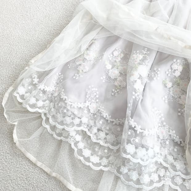 엑시즈팜 ♥ 화이트페어리 꽃 자수 스커트