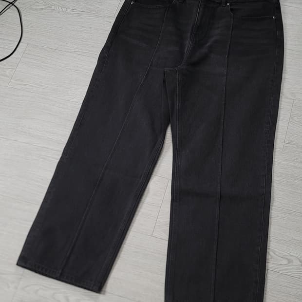 무신사스탠다드 핀턱 레귤러핏 데님팬츠 40