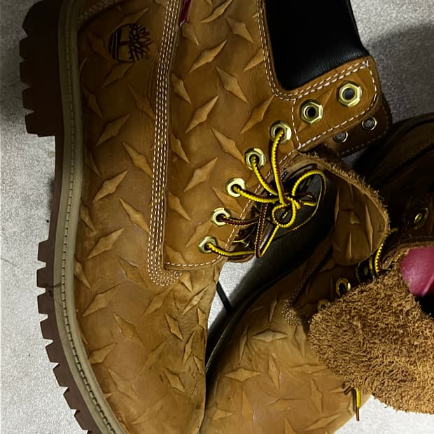 슈프림X팀버랜드 다이아몬드 6인치 부츠 판매합니다