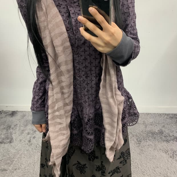 에스닉 펀칭 블라우스