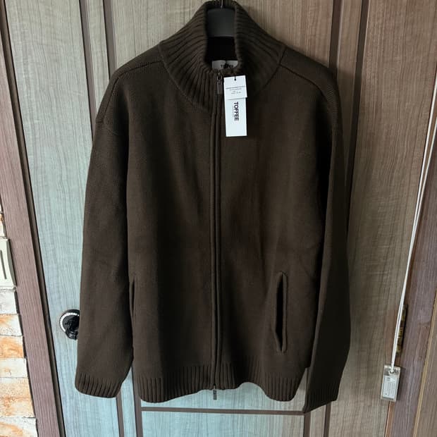 새상품(L)토피 하이넥 헤비웨이트 니트집업 브라운