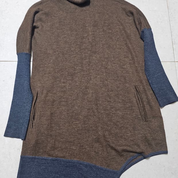 구호 터틀넥니트 원피스