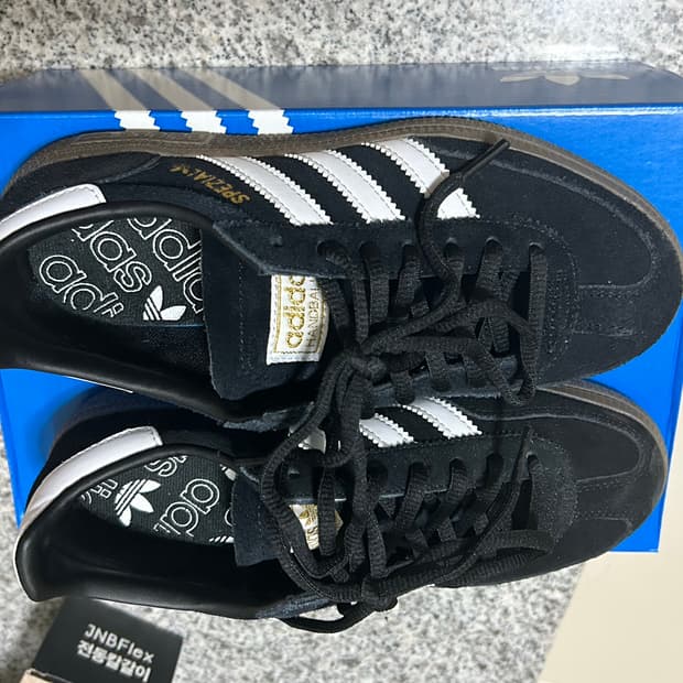 아디다스 핸드볼스페지알 220