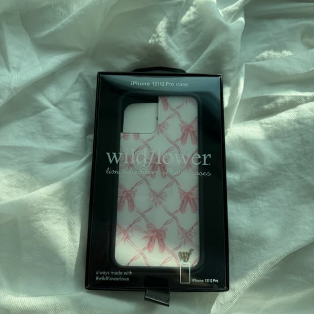 와일드플라워 케이스 아이폰 12/12 pro On Pointe