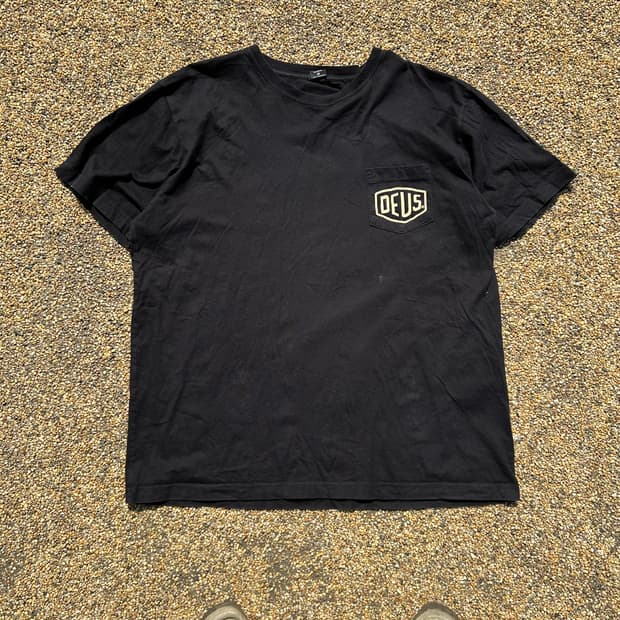 데우스 엑스 마키나 블랙 반팔티