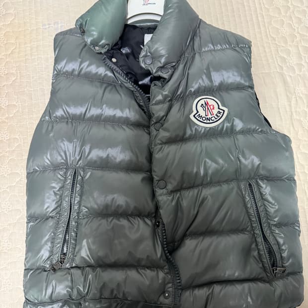 몽클레어 패딩조끼 2사이즈